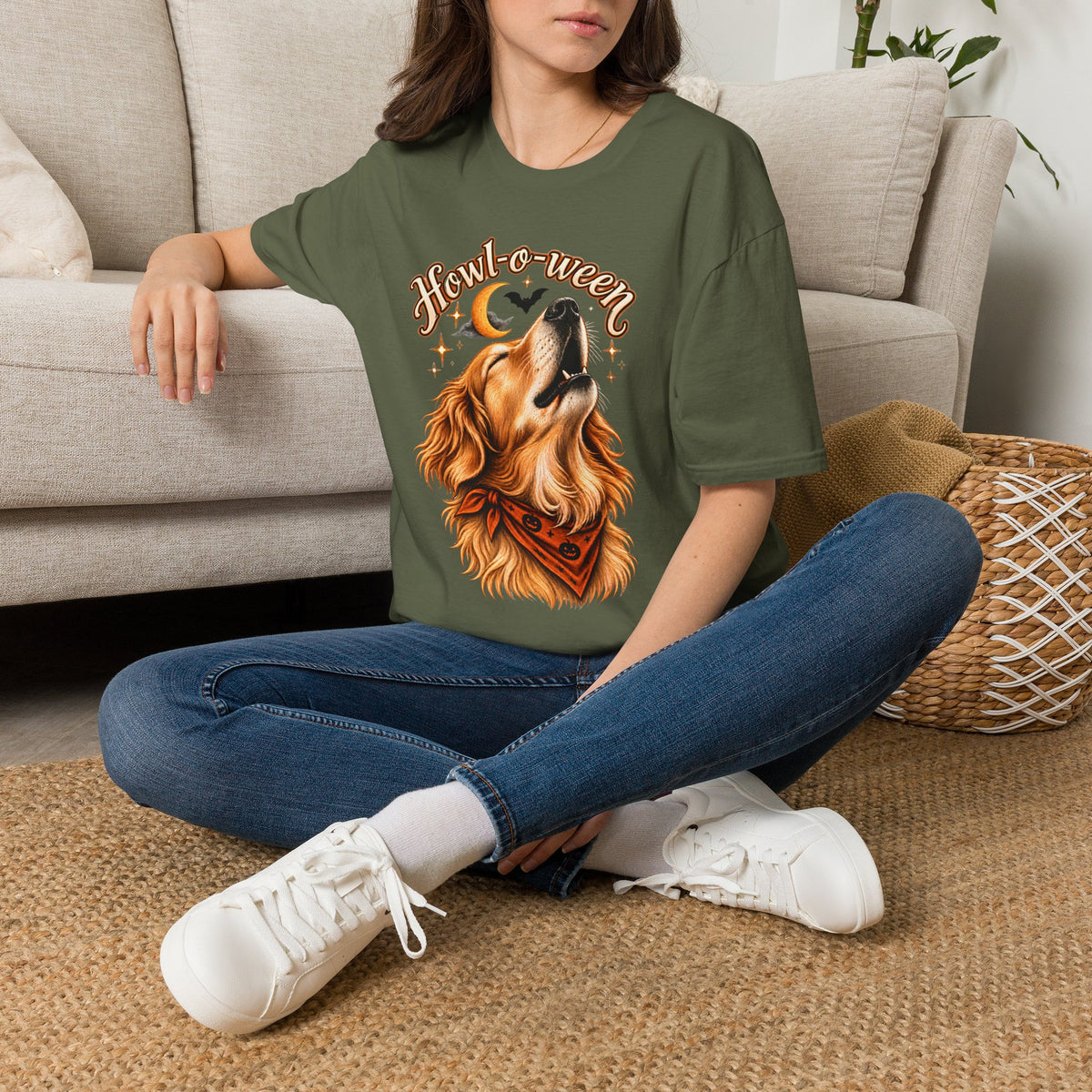 Howl-o-ween Dog Howling T-Shirt | Halloween Golden Retriever Tee