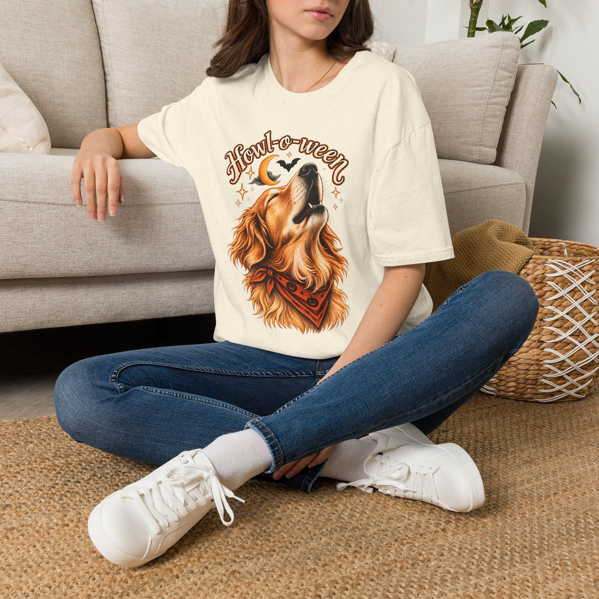 Howl-o-ween Dog Howling T-Shirt | Halloween Golden Retriever Tee